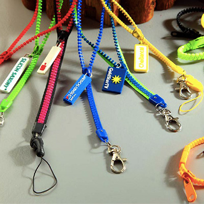 Zipper lanyard